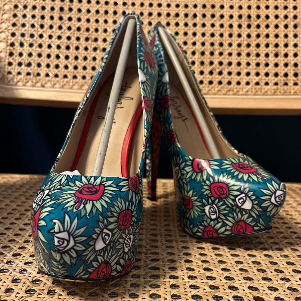 Taylor Says WONDERLAND Colorful Graphic Heels - Picture 8 of 9